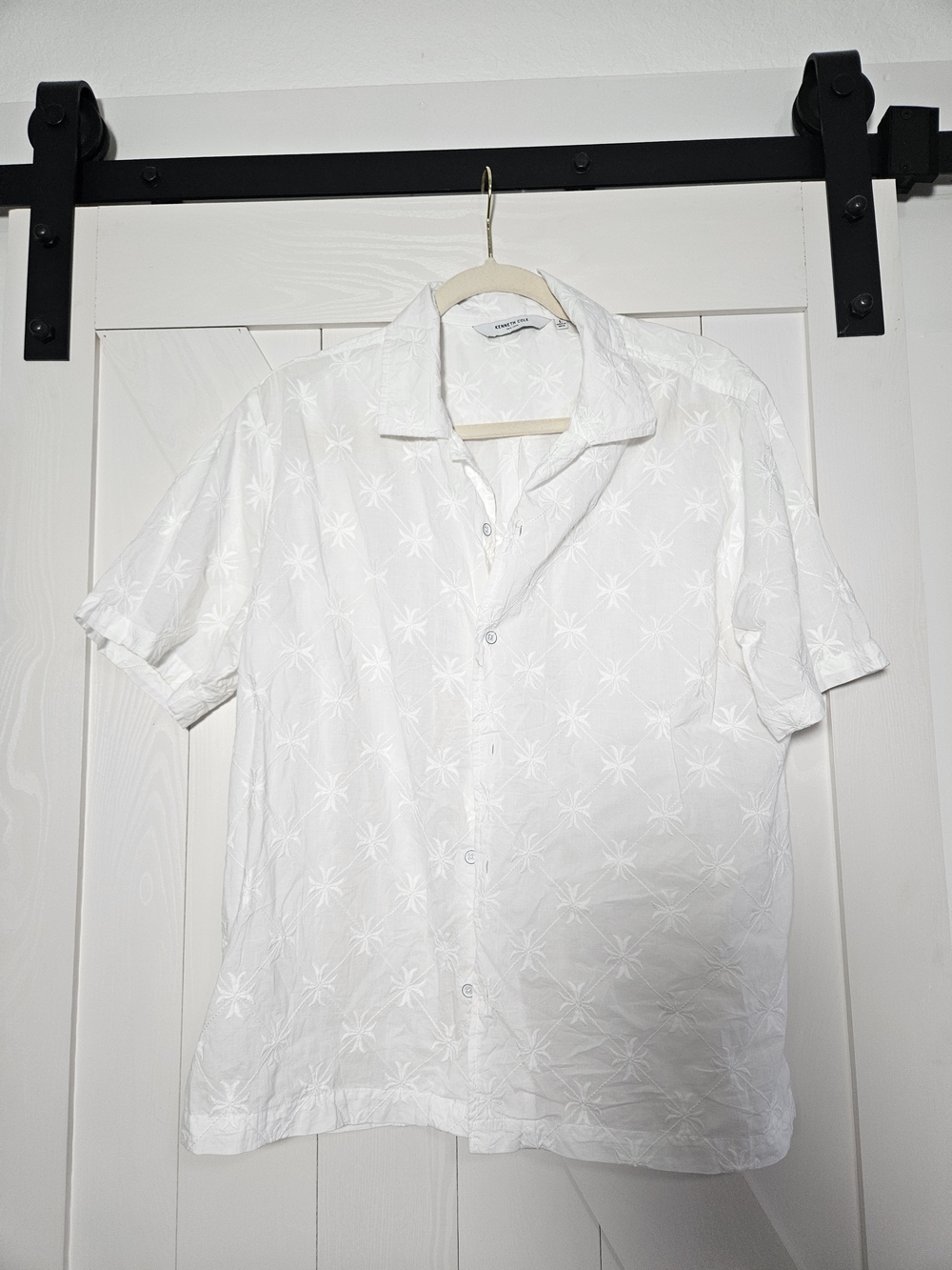 Men's White Short-Sleeve Button-Up Shirt